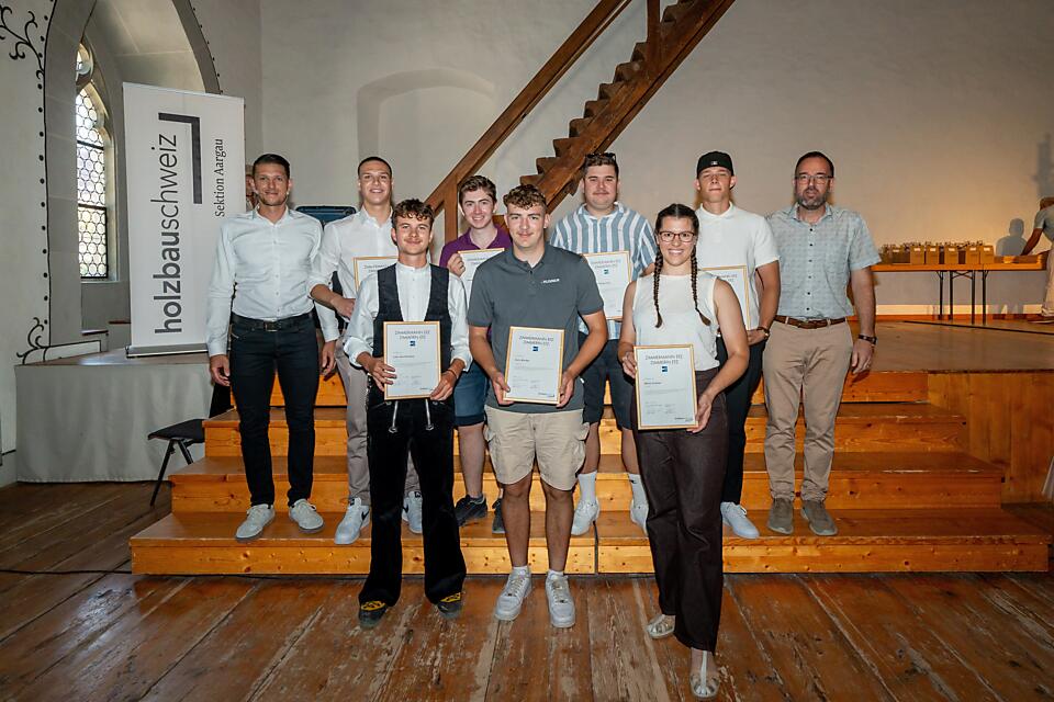 Diplomfeier Zimmermann EFZ 2026 Schloss Lenzburg Aargau Ramon Etter